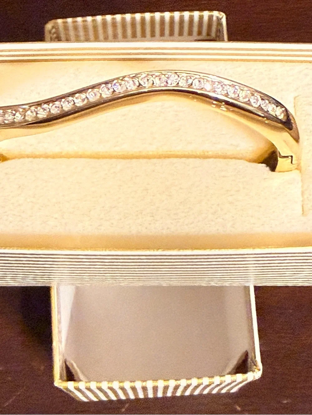 Vintage Elegant Curved Gold Hinged Bangel Bracelet